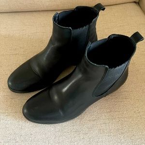 Black short Aldo boots